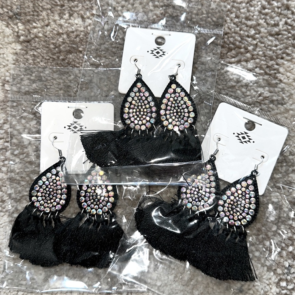 Tipi tear drop rhinestone fringe black earrings ✨